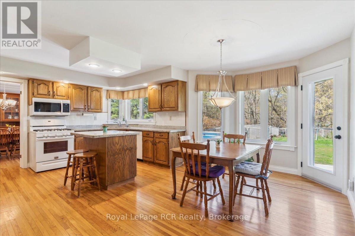 












174 FOREST HILL DRIVE

,
Georgian Bluffs,




Ontario
N4K5N6

