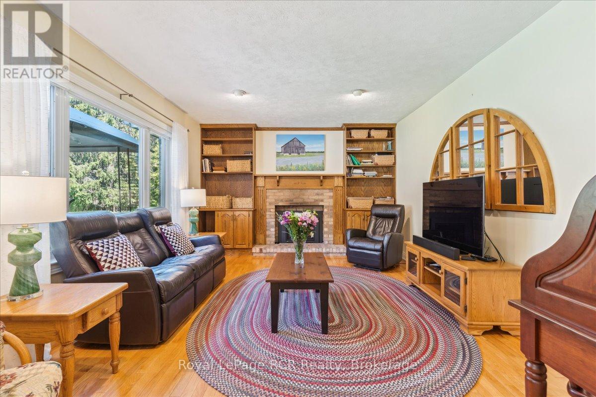












174 FOREST HILL DRIVE

,
Georgian Bluffs,




Ontario
N4K5N6

