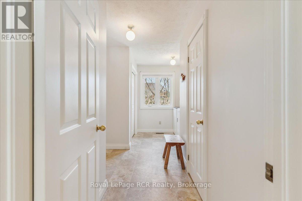 












174 FOREST HILL DRIVE

,
Georgian Bluffs,




Ontario
N4K5N6

