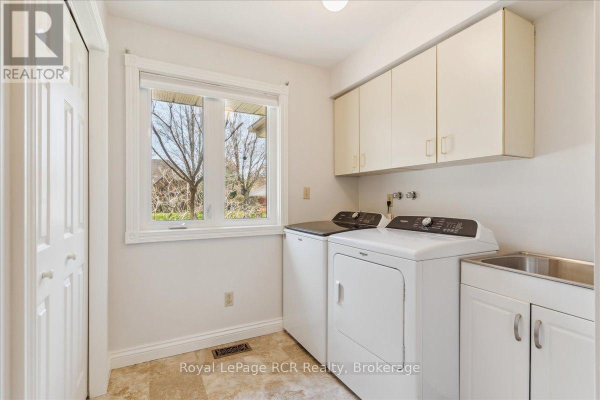












174 FOREST HILL DRIVE

,
Georgian Bluffs,




Ontario
N4K5N6

