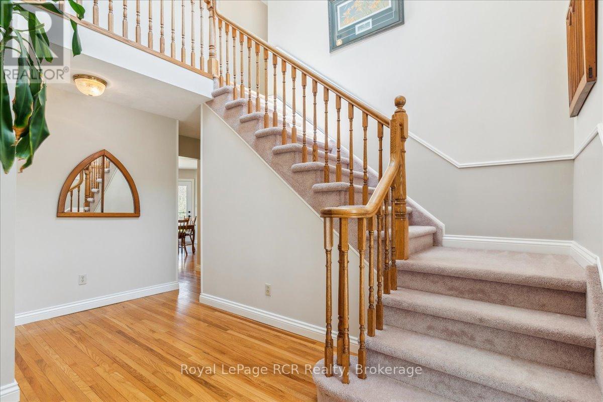 












174 FOREST HILL DRIVE

,
Georgian Bluffs,




Ontario
N4K5N6

