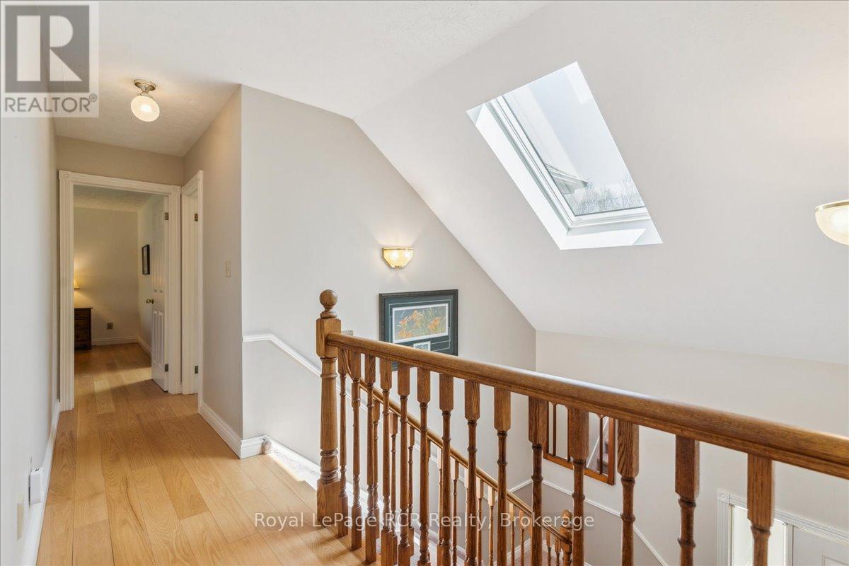 












174 FOREST HILL DRIVE

,
Georgian Bluffs,




Ontario
N4K5N6

