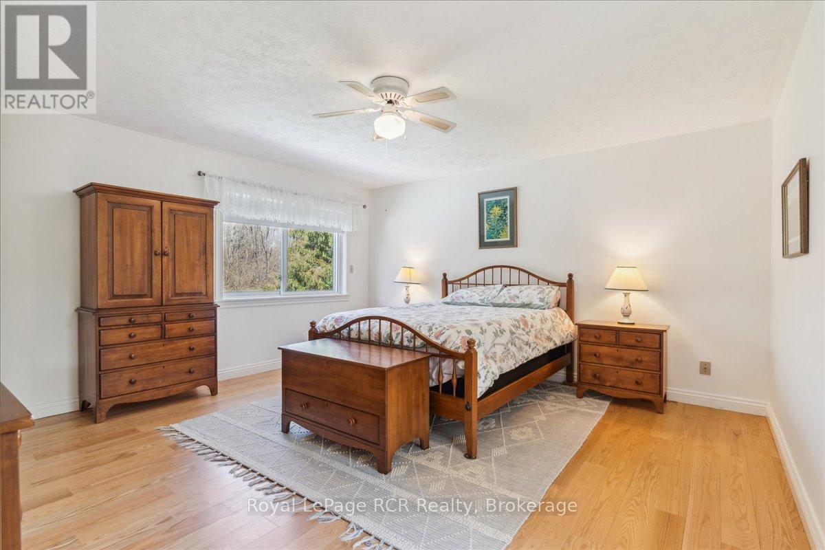 












174 FOREST HILL DRIVE

,
Georgian Bluffs,




Ontario
N4K5N6

