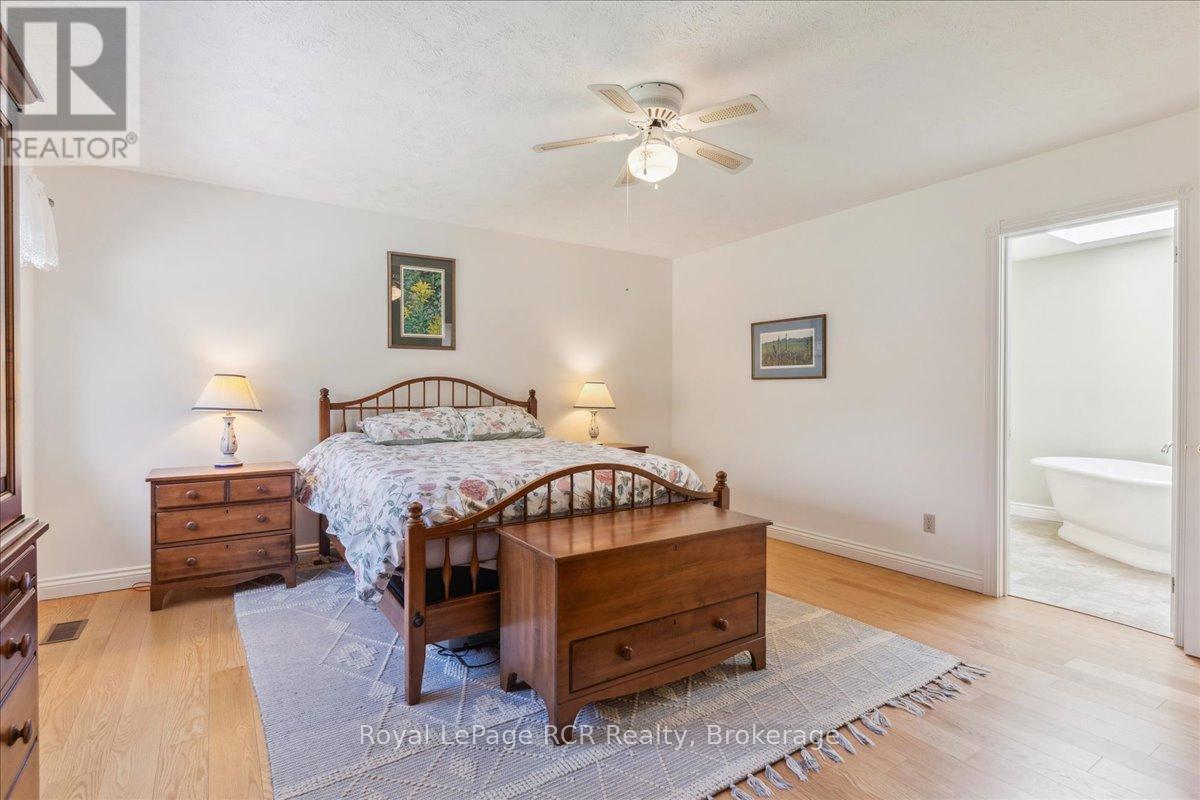 












174 FOREST HILL DRIVE

,
Georgian Bluffs,




Ontario
N4K5N6

