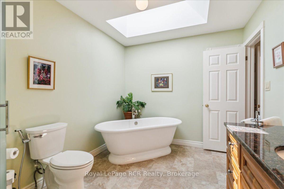 












174 FOREST HILL DRIVE

,
Georgian Bluffs,




Ontario
N4K5N6

