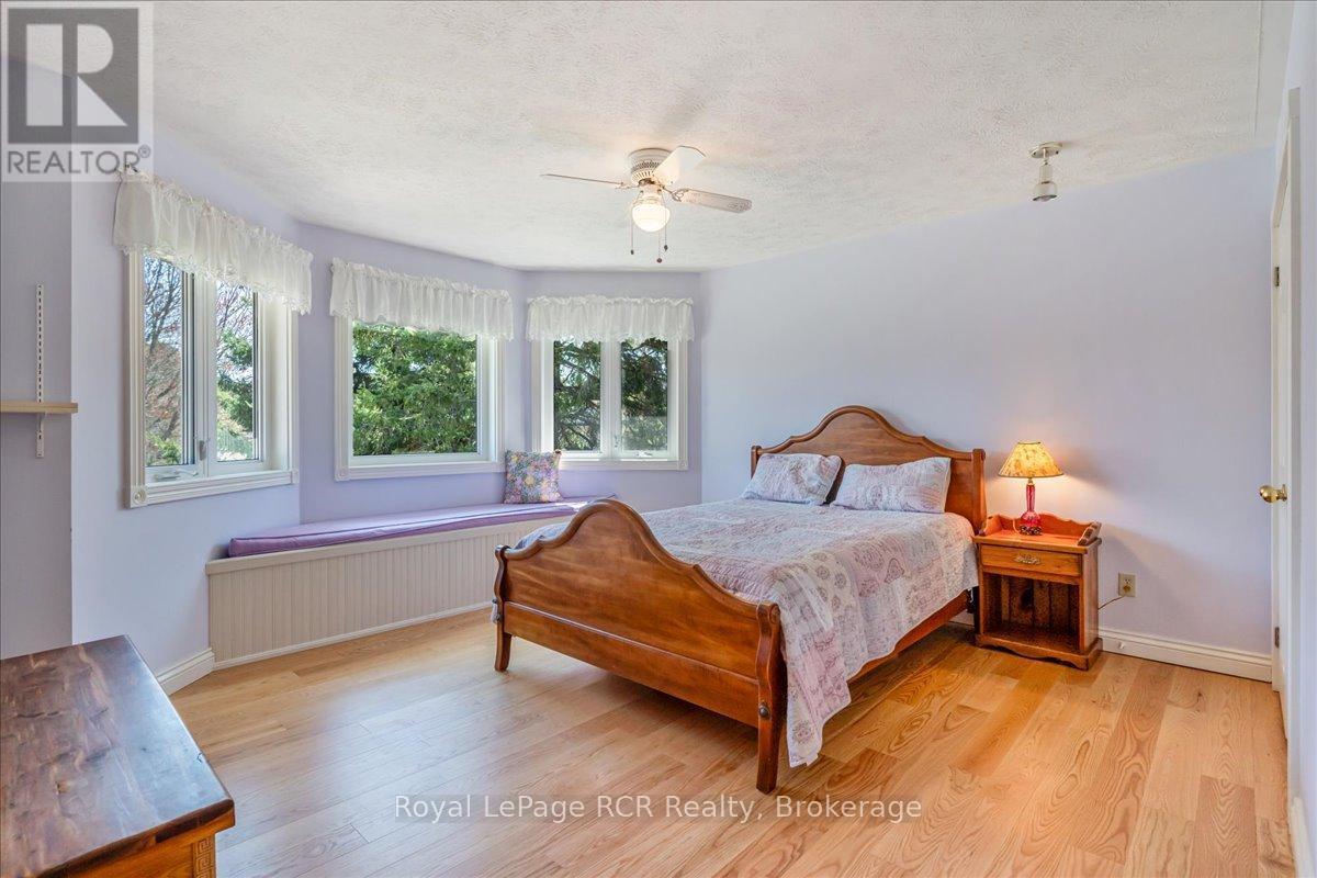 












174 FOREST HILL DRIVE

,
Georgian Bluffs,




Ontario
N4K5N6

