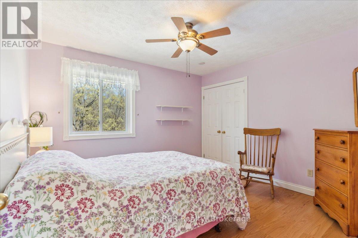 












174 FOREST HILL DRIVE

,
Georgian Bluffs,




Ontario
N4K5N6

