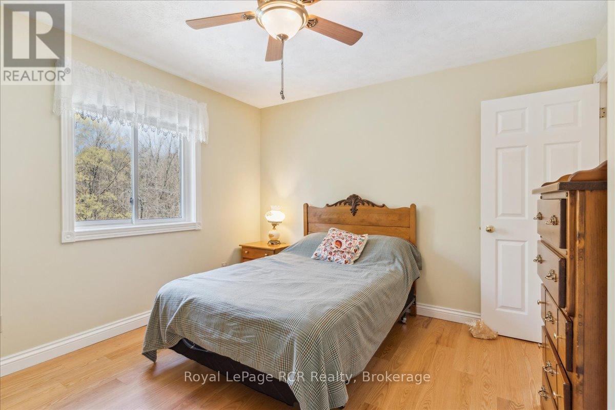 












174 FOREST HILL DRIVE

,
Georgian Bluffs,




Ontario
N4K5N6

