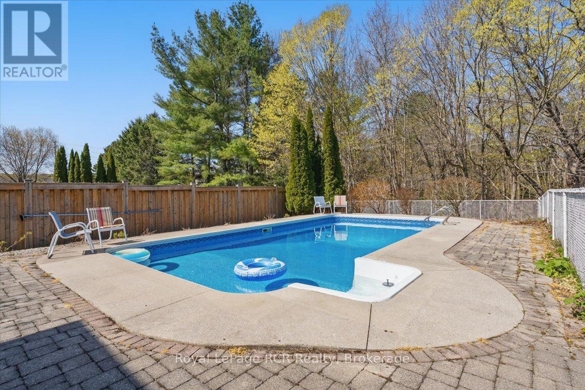 












174 FOREST HILL DRIVE

,
Georgian Bluffs,




Ontario
N4K5N6

