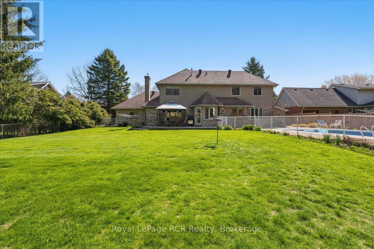 












174 FOREST HILL DRIVE

,
Georgian Bluffs,




Ontario
N4K5N6

