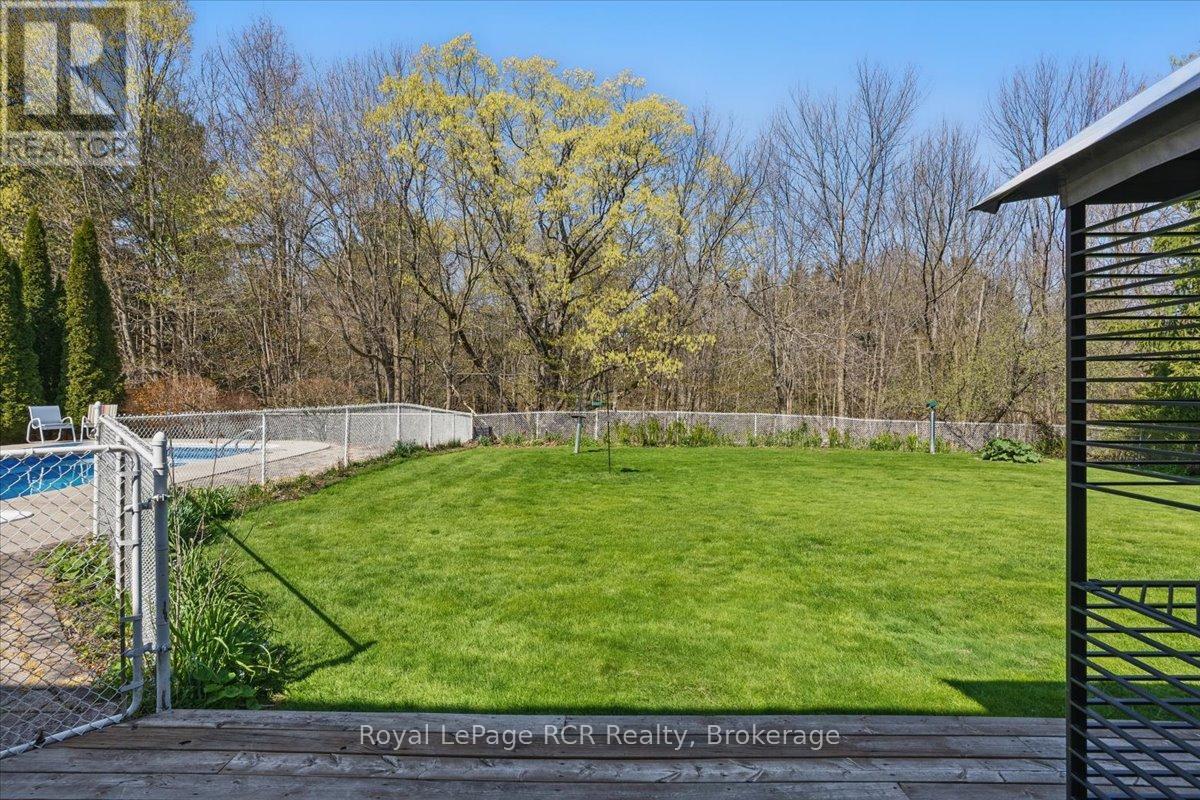 












174 FOREST HILL DRIVE

,
Georgian Bluffs,




Ontario
N4K5N6

