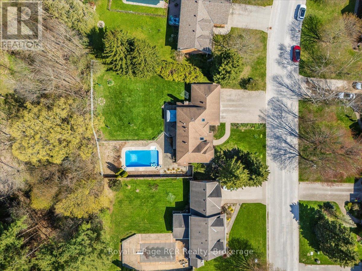 












174 FOREST HILL DRIVE

,
Georgian Bluffs,




Ontario
N4K5N6

