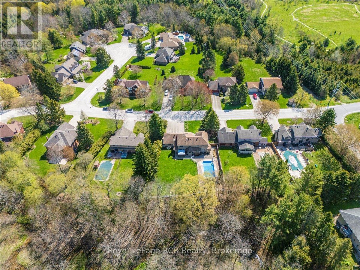 












174 FOREST HILL DRIVE

,
Georgian Bluffs,




Ontario
N4K5N6

