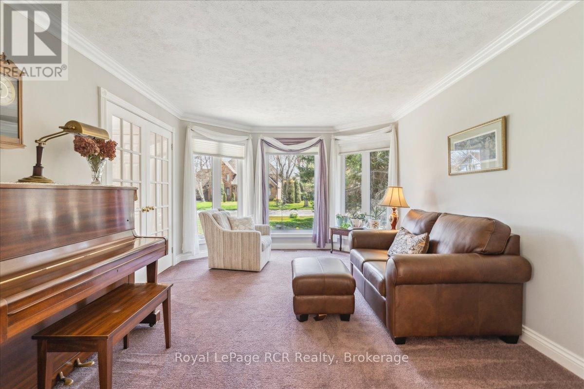 












174 FOREST HILL DRIVE

,
Georgian Bluffs,




Ontario
N4K5N6

