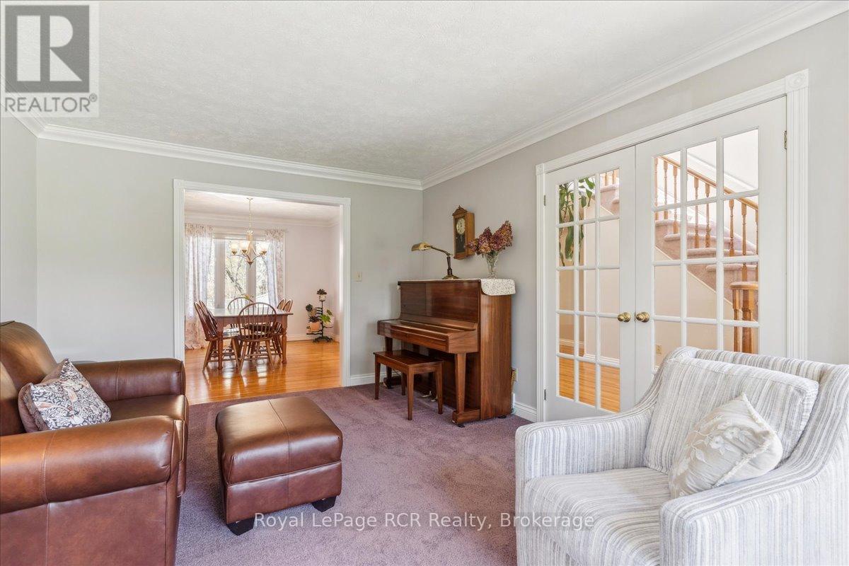 












174 FOREST HILL DRIVE

,
Georgian Bluffs,




Ontario
N4K5N6

