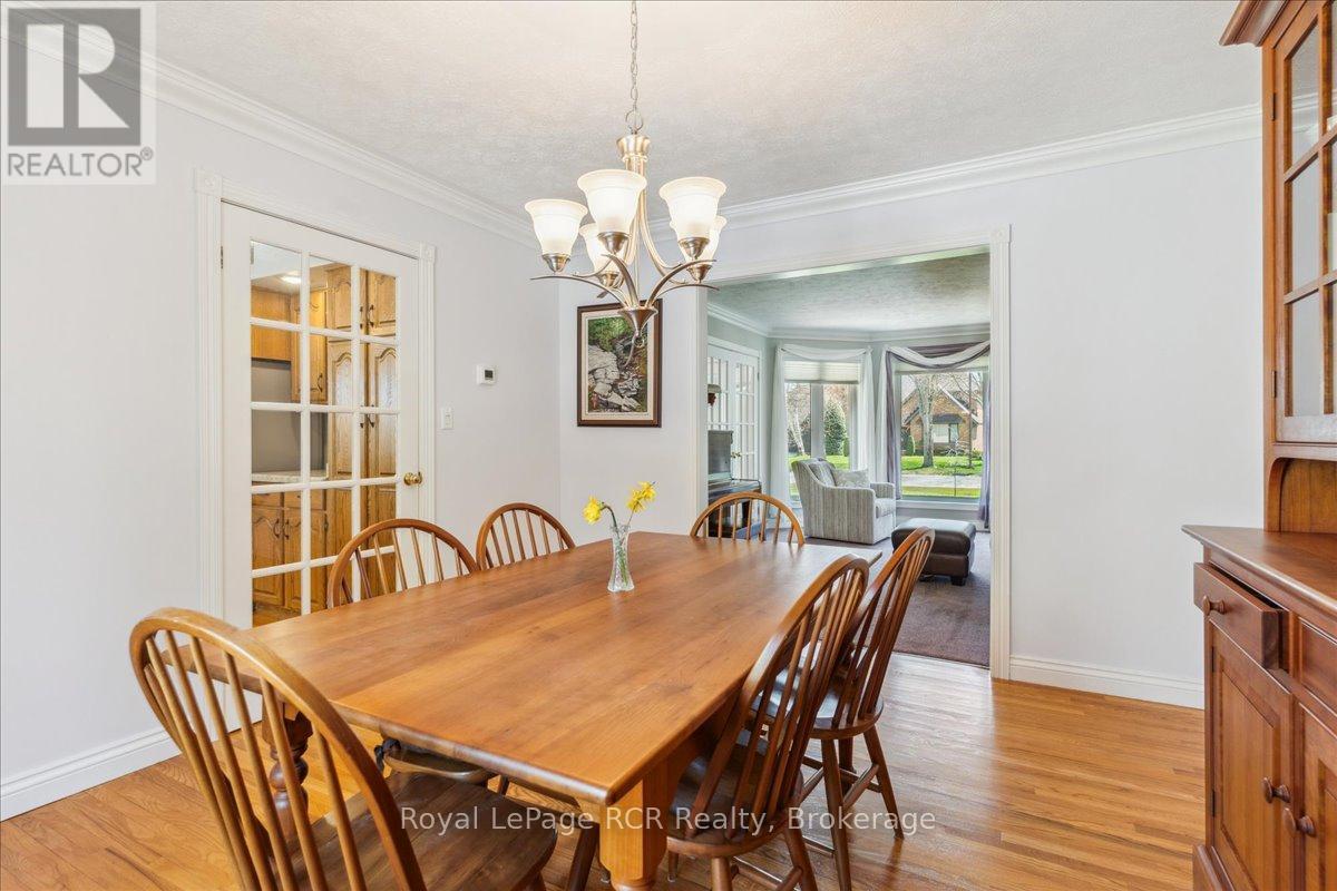 












174 FOREST HILL DRIVE

,
Georgian Bluffs,




Ontario
N4K5N6

