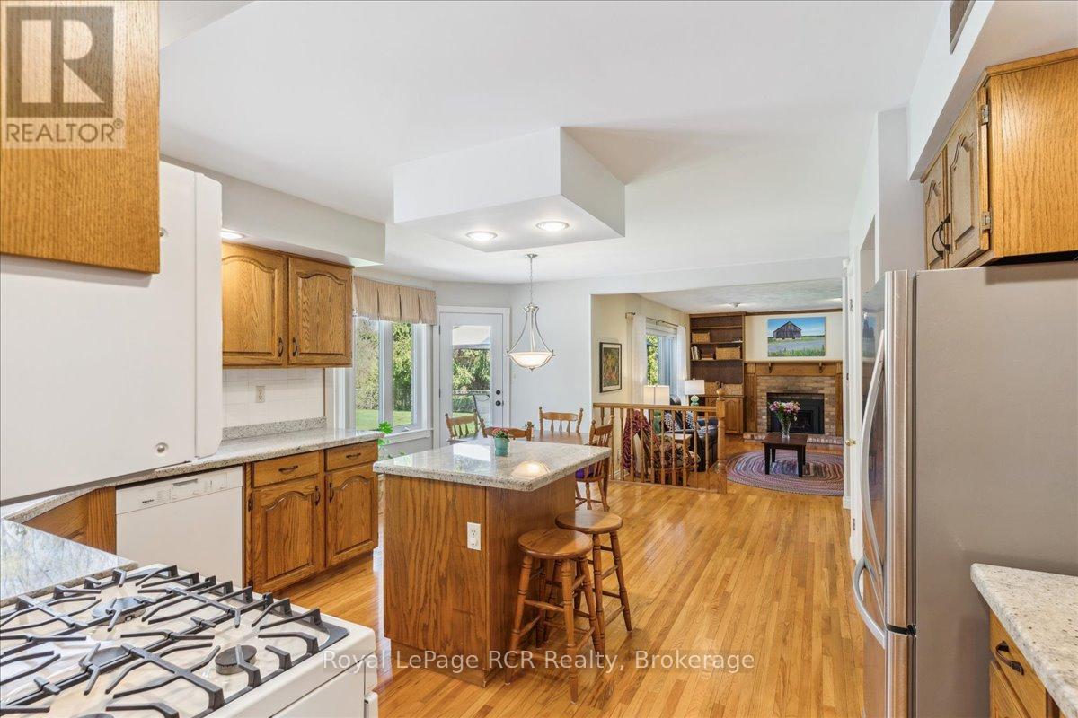 












174 FOREST HILL DRIVE

,
Georgian Bluffs,




Ontario
N4K5N6

