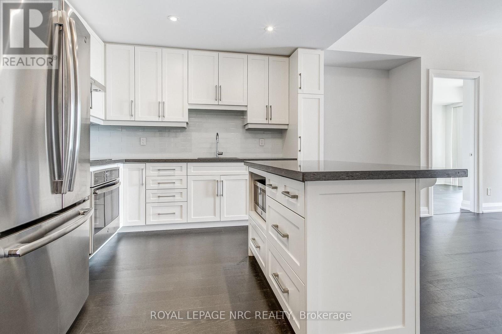 












604 - 2025 MARIA STREET

,
Burlington (Brant),




Ontario
L7R0E9

