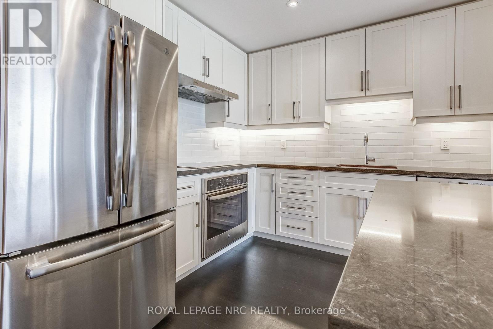 












604 - 2025 MARIA STREET

,
Burlington (Brant),




Ontario
L7R0E9

