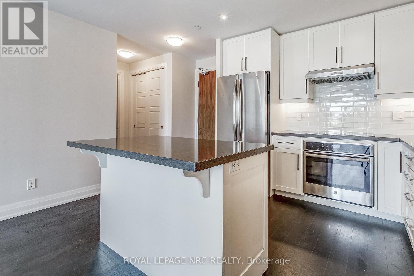 












604 - 2025 MARIA STREET

,
Burlington (Brant),




Ontario
L7R0E9

