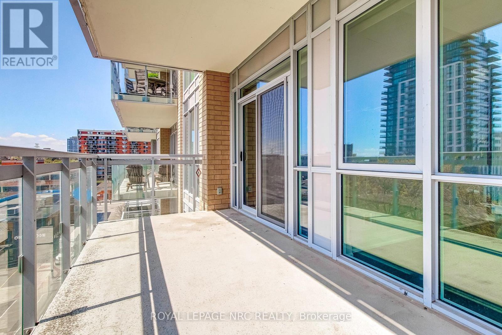 












604 - 2025 MARIA STREET

,
Burlington (Brant),




Ontario
L7R0E9


