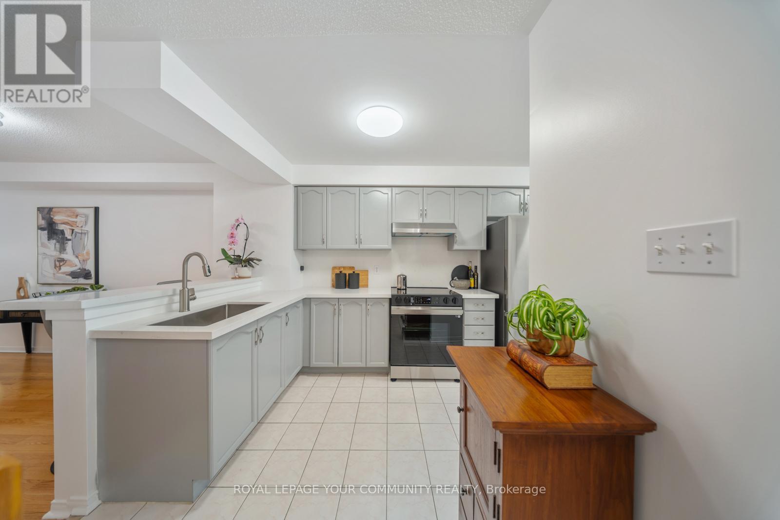 












58B - 5865 DALEBROOK CRESCENT

,
Mississauga,




Ontario
L5M5X1


