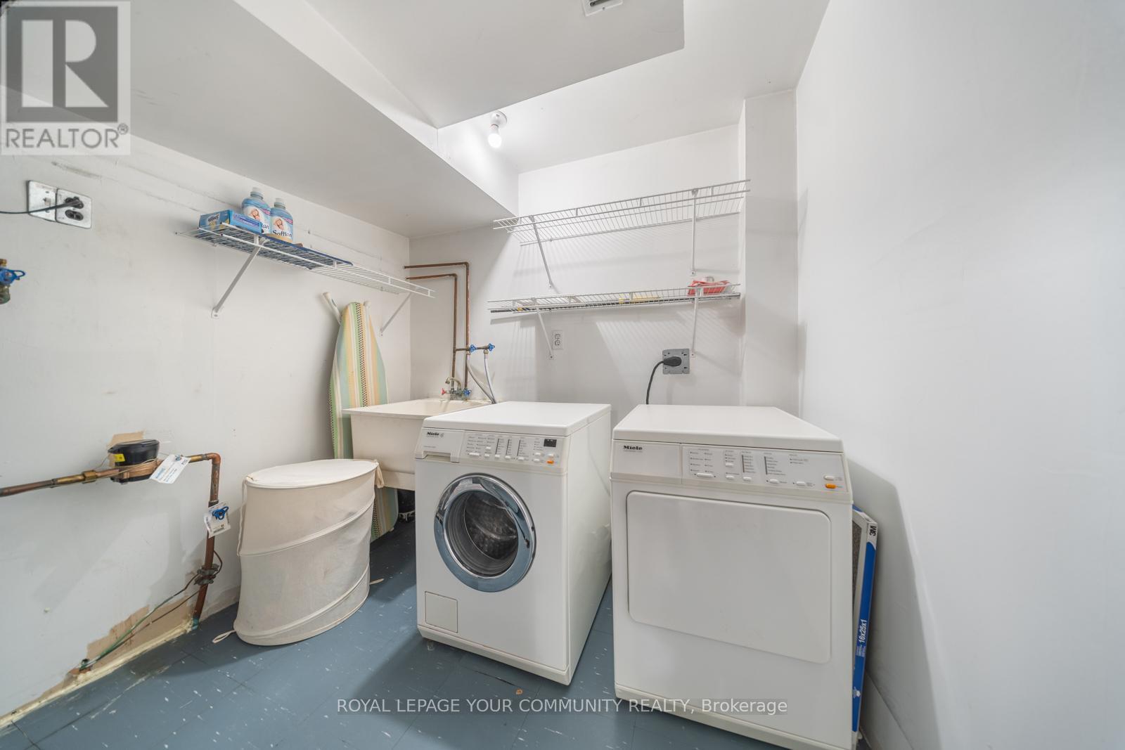 












58B - 5865 DALEBROOK CRESCENT

,
Mississauga,




Ontario
L5M5X1

