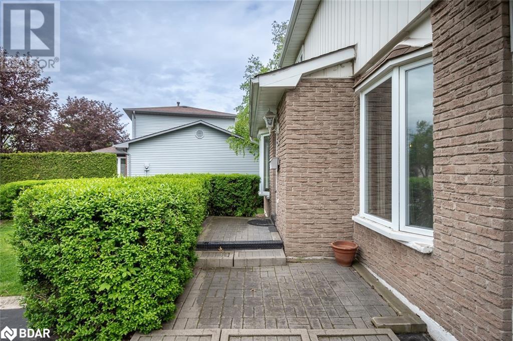 












852 EDISON Court

,
Milton,




Ontario
L9T3W1

