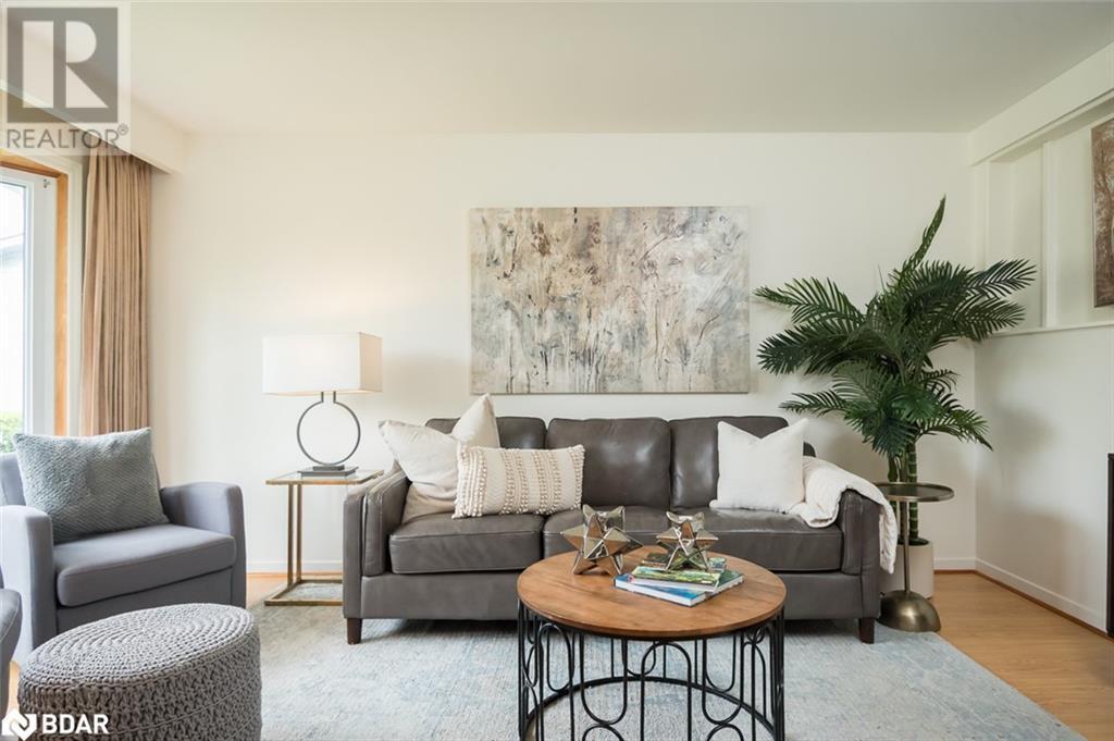 












852 EDISON Court

,
Milton,




Ontario
L9T3W1

