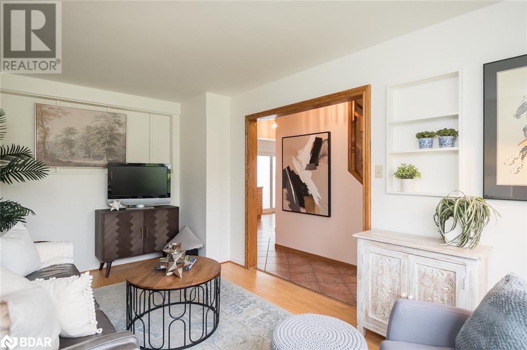 












852 EDISON Court

,
Milton,




Ontario
L9T3W1

