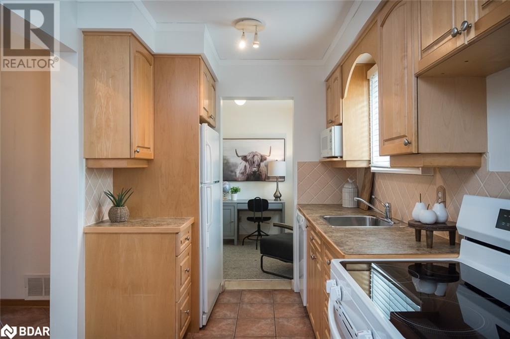 












852 EDISON Court

,
Milton,




Ontario
L9T3W1

