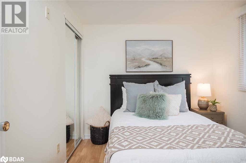 












852 EDISON Court

,
Milton,




Ontario
L9T3W1

