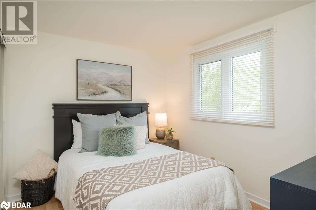 












852 EDISON Court

,
Milton,




Ontario
L9T3W1


