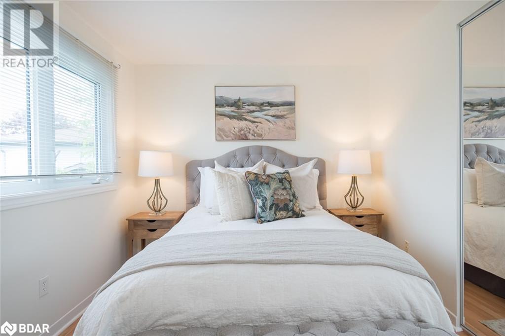 












852 EDISON Court

,
Milton,




Ontario
L9T3W1

