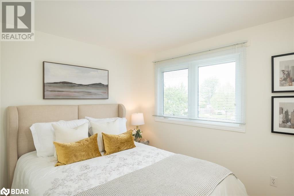 












852 EDISON Court

,
Milton,




Ontario
L9T3W1

