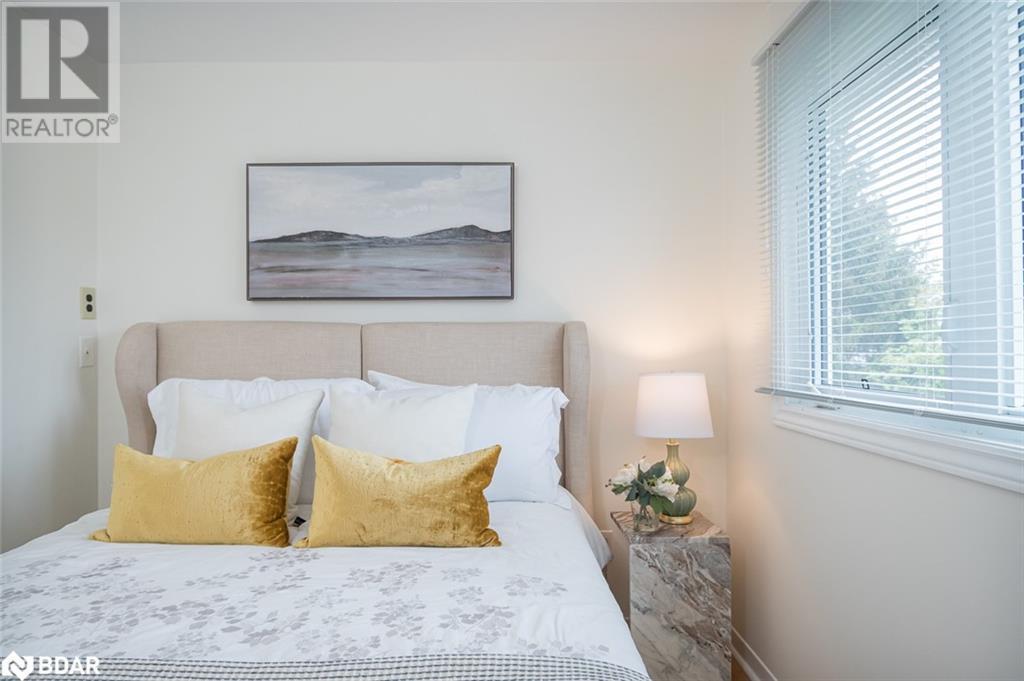 












852 EDISON Court

,
Milton,




Ontario
L9T3W1

