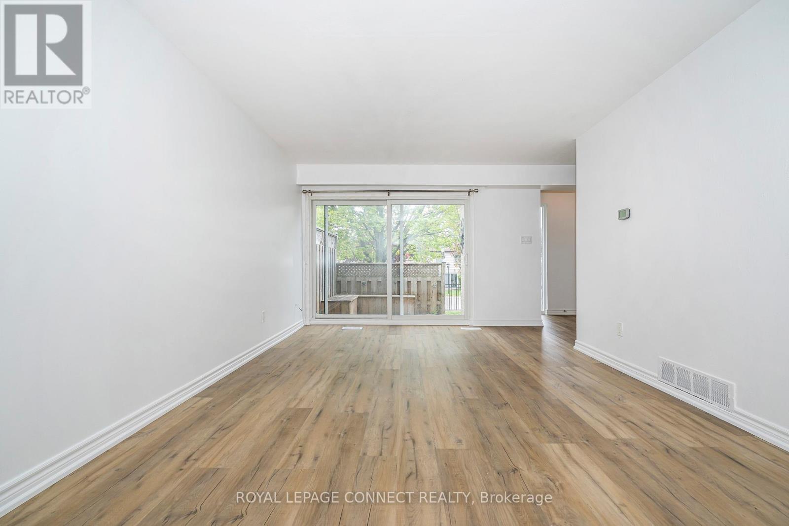 












35 - 925 BAYLY STREET

,
Pickering,




Ontario
L1W1L4

