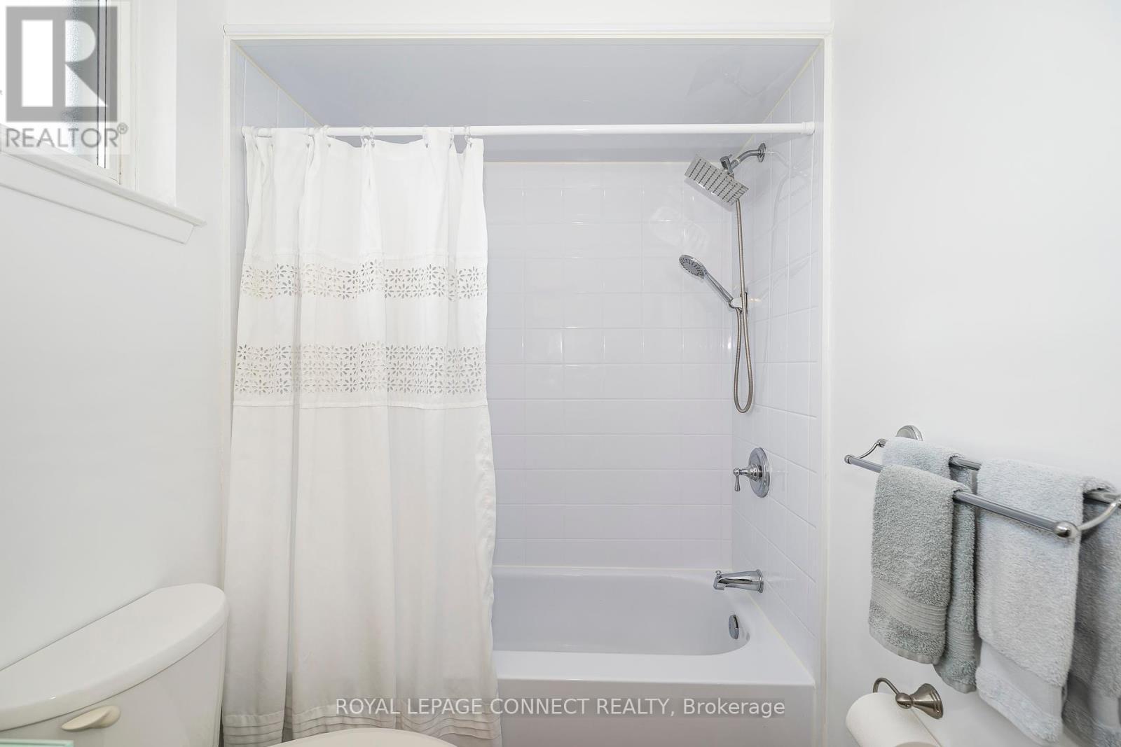 












35 - 925 BAYLY STREET

,
Pickering,




Ontario
L1W1L4

