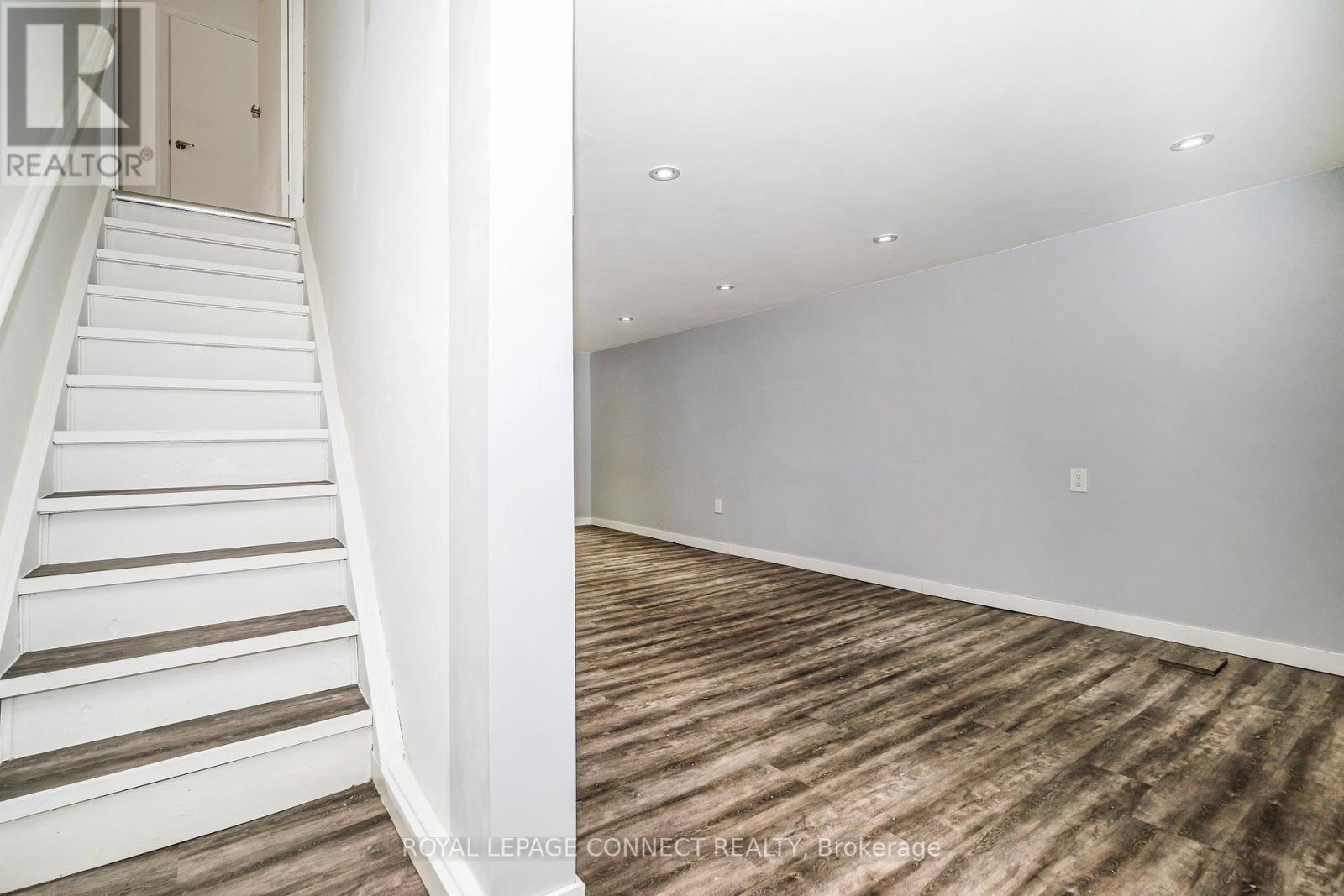 












35 - 925 BAYLY STREET

,
Pickering,




Ontario
L1W1L4

