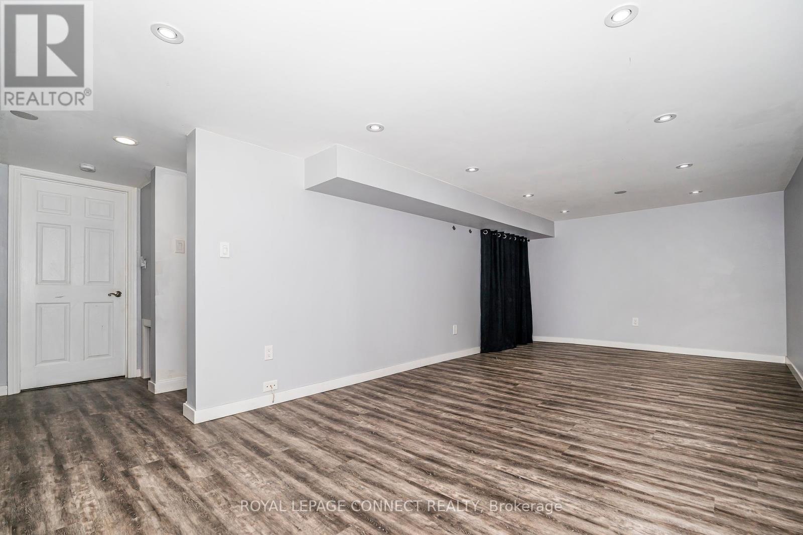 












35 - 925 BAYLY STREET

,
Pickering,




Ontario
L1W1L4

