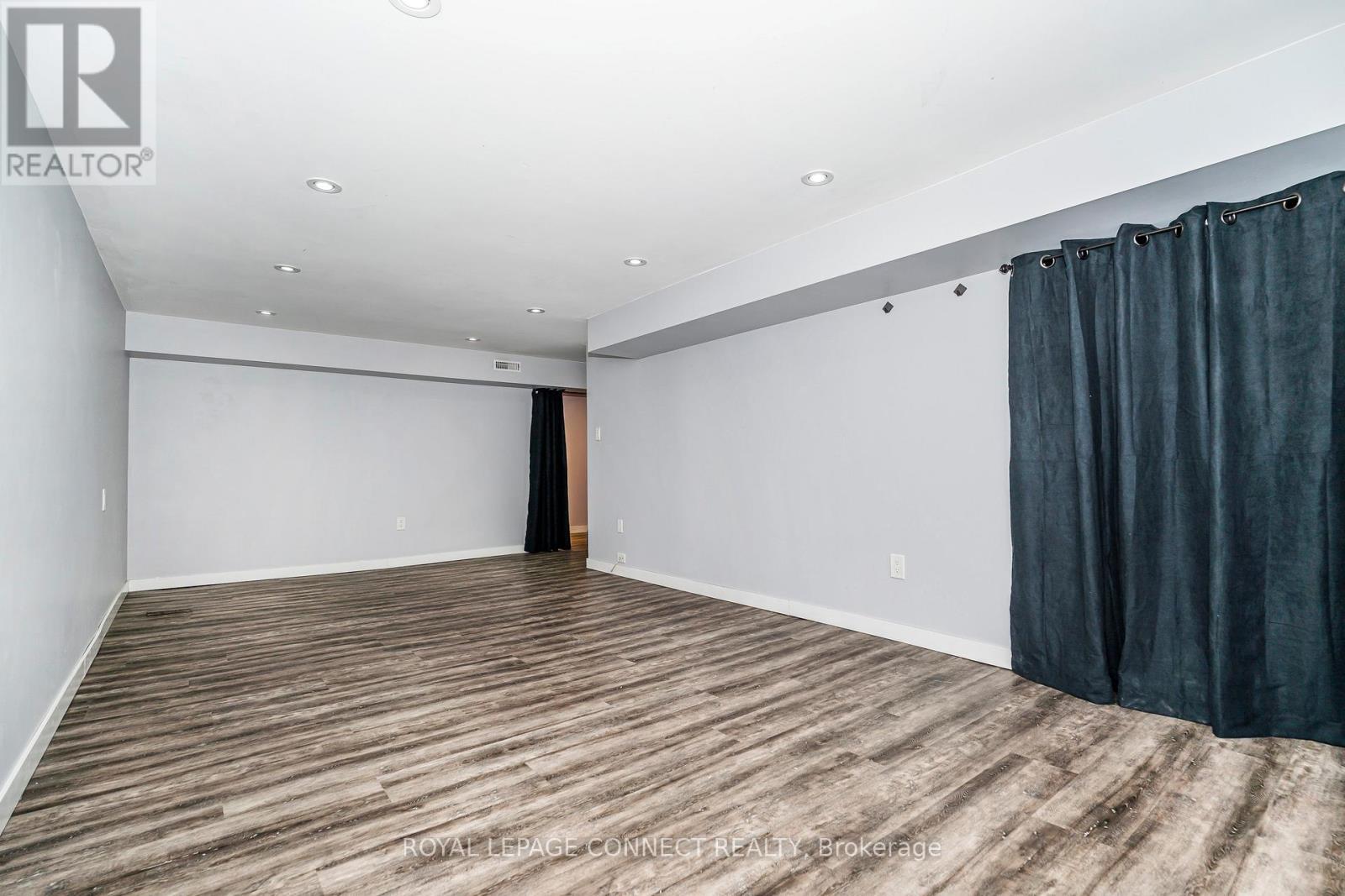 












35 - 925 BAYLY STREET

,
Pickering,




Ontario
L1W1L4

