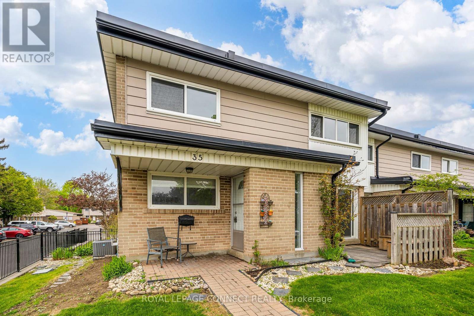 












35 - 925 BAYLY STREET

,
Pickering,




Ontario
L1W1L4

