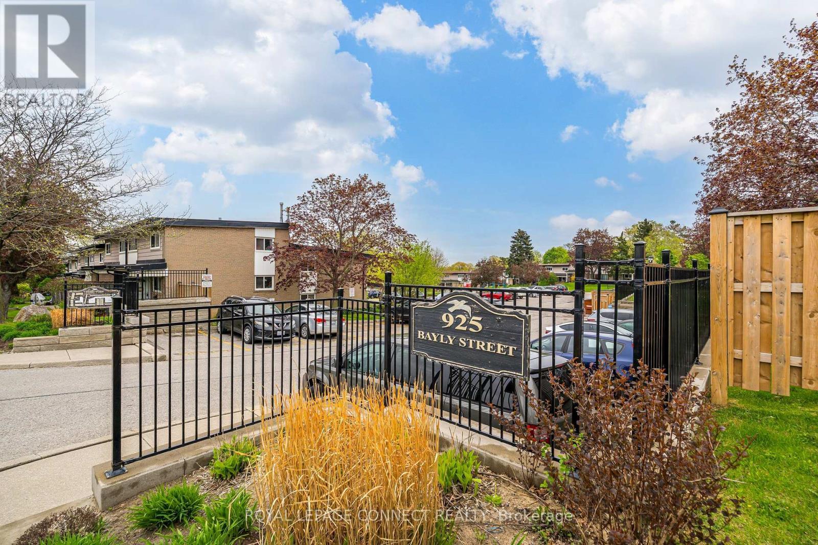 












35 - 925 BAYLY STREET

,
Pickering,




Ontario
L1W1L4

