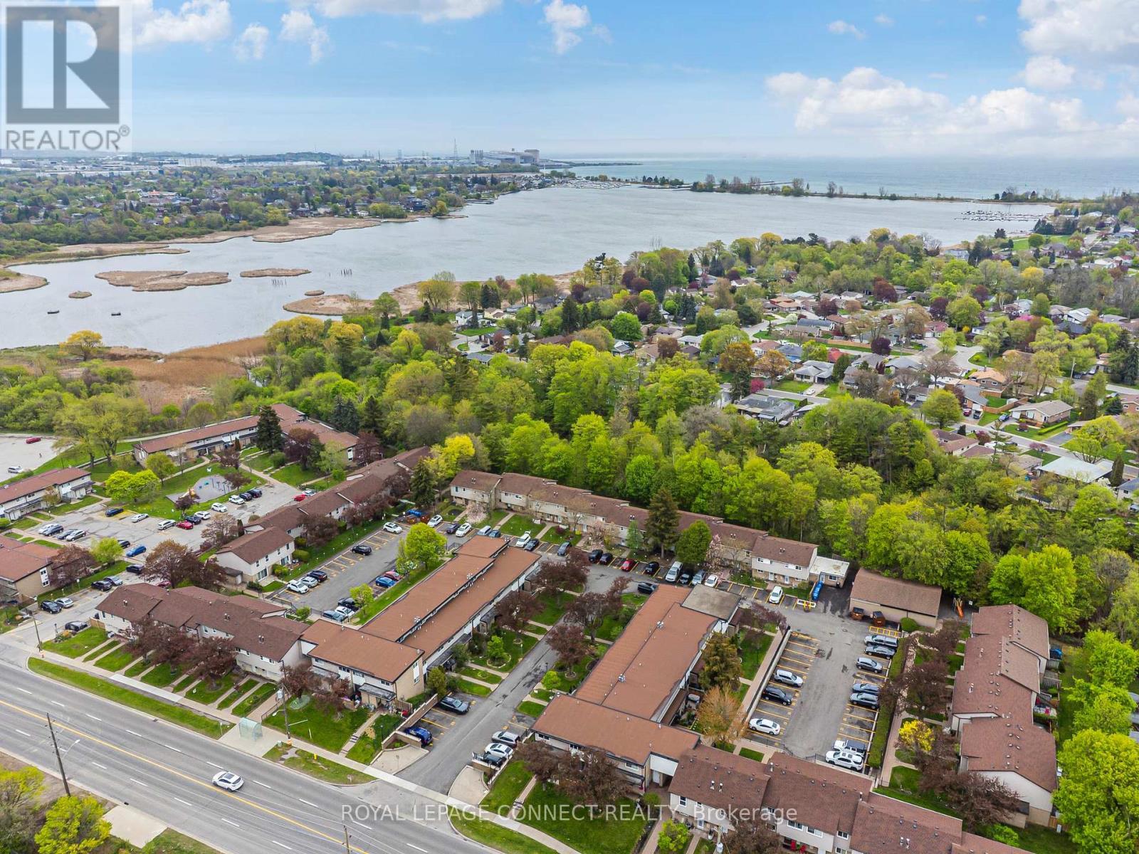 












35 - 925 BAYLY STREET

,
Pickering,




Ontario
L1W1L4


