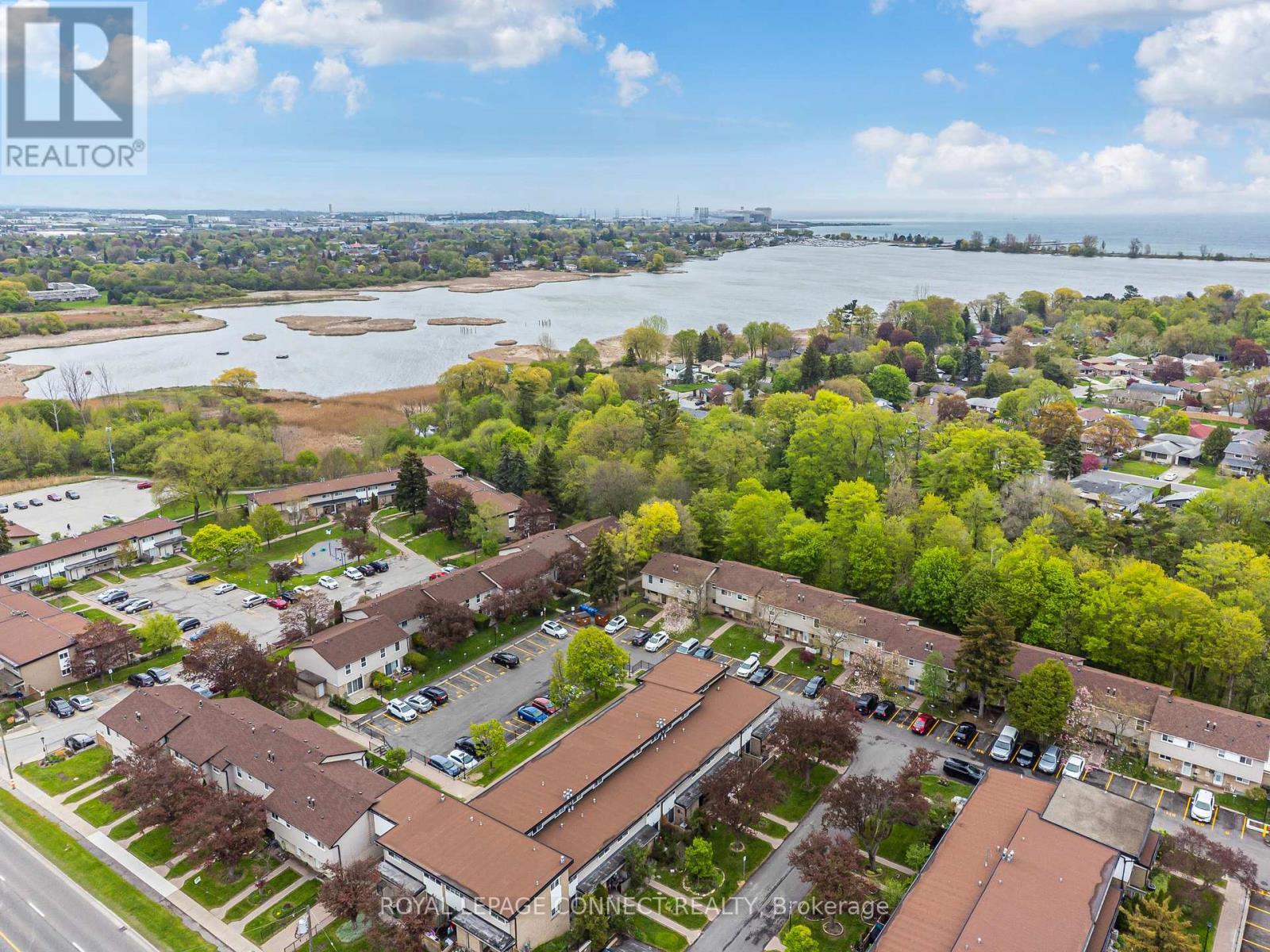 












35 - 925 BAYLY STREET

,
Pickering,




Ontario
L1W1L4

