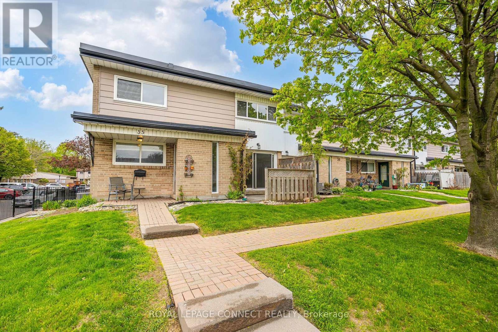 












35 - 925 BAYLY STREET

,
Pickering,




Ontario
L1W1L4

