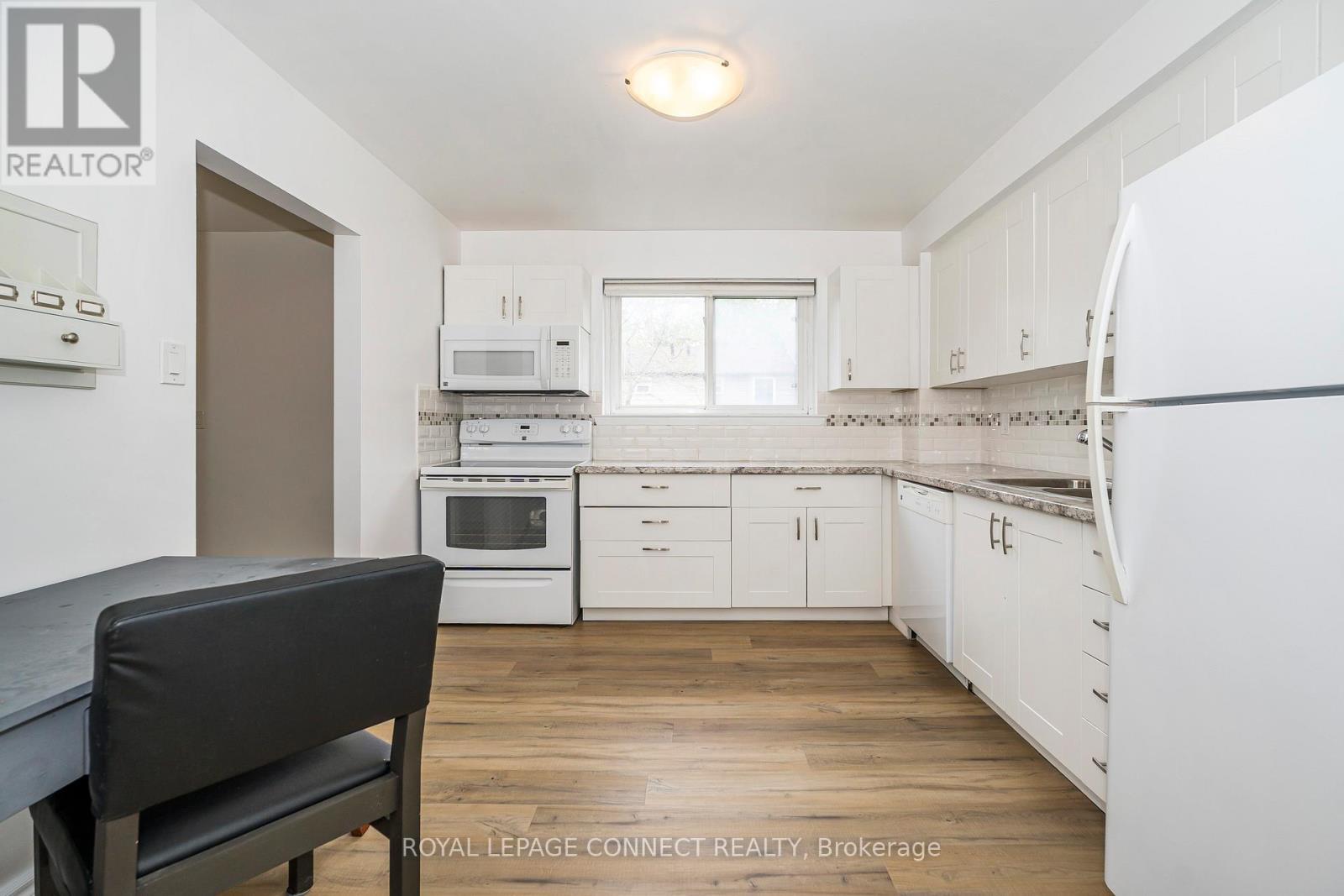 












35 - 925 BAYLY STREET

,
Pickering,




Ontario
L1W1L4

