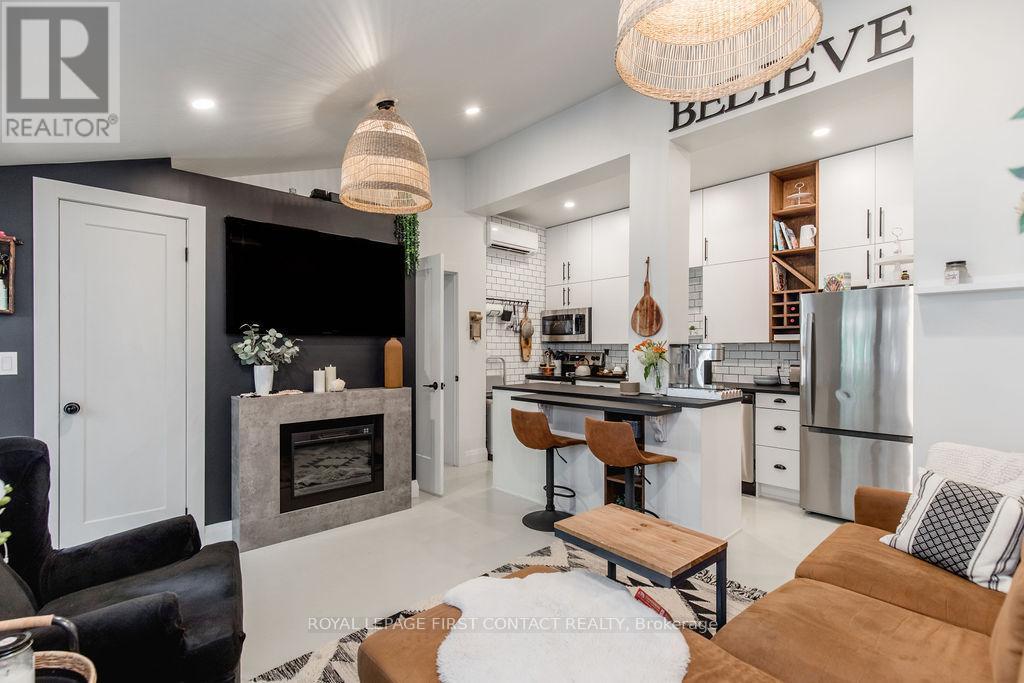 












1370 KILLARNEY BEACH ROAD

,
Innisfil,




Ontario
L0L1W0

