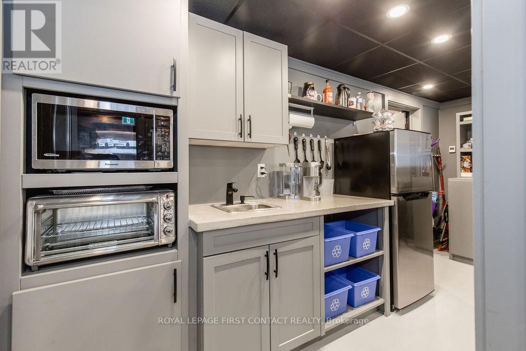 












1370 KILLARNEY BEACH ROAD

,
Innisfil,




Ontario
L0L1W0

