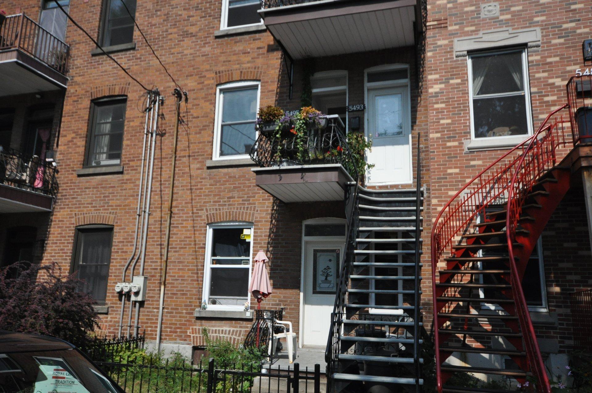 









5493

 - 5497


9e Avenue

,
Montréal (Rosemont/La Petite-Patrie),




QC
H1Y2J2

